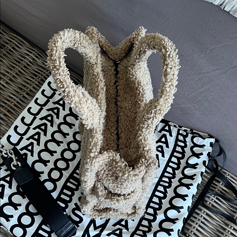 Marc Jacobs Beige Sherpa The Tote Bag - Picture 2 of 6